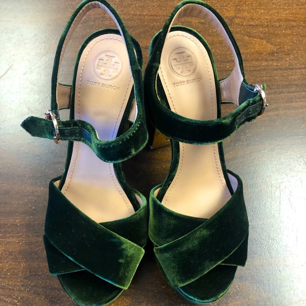 Tory Burch green velvet platform, strap heels (7M)